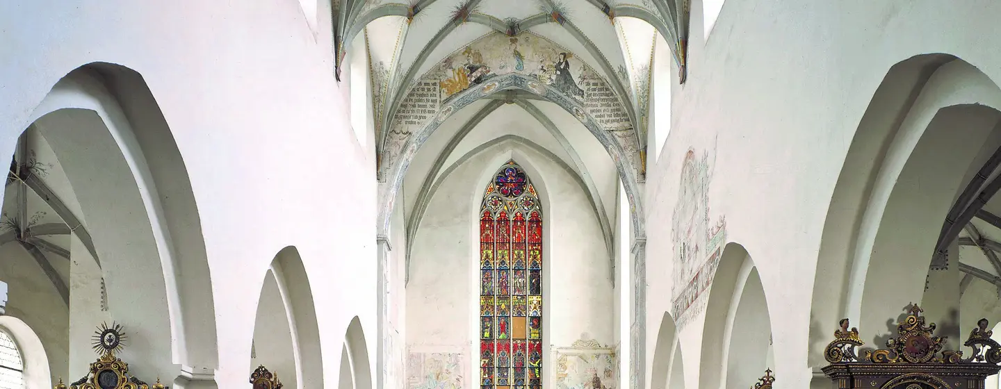 Photo: Staatliche Schlösser und Gärten Baden-Württemberg, Joachim Feist Heiligkreuztal Monastery, convent church, the resplendent choir window and the richly decorated altars